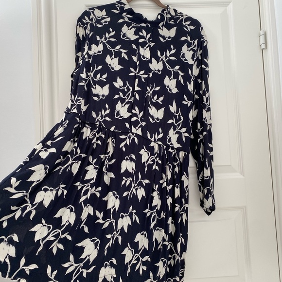 GANNI - Women's Maxwell Crepe High Neck Dress - Vanilla Ice Bell Flower - Picture 5 of 11